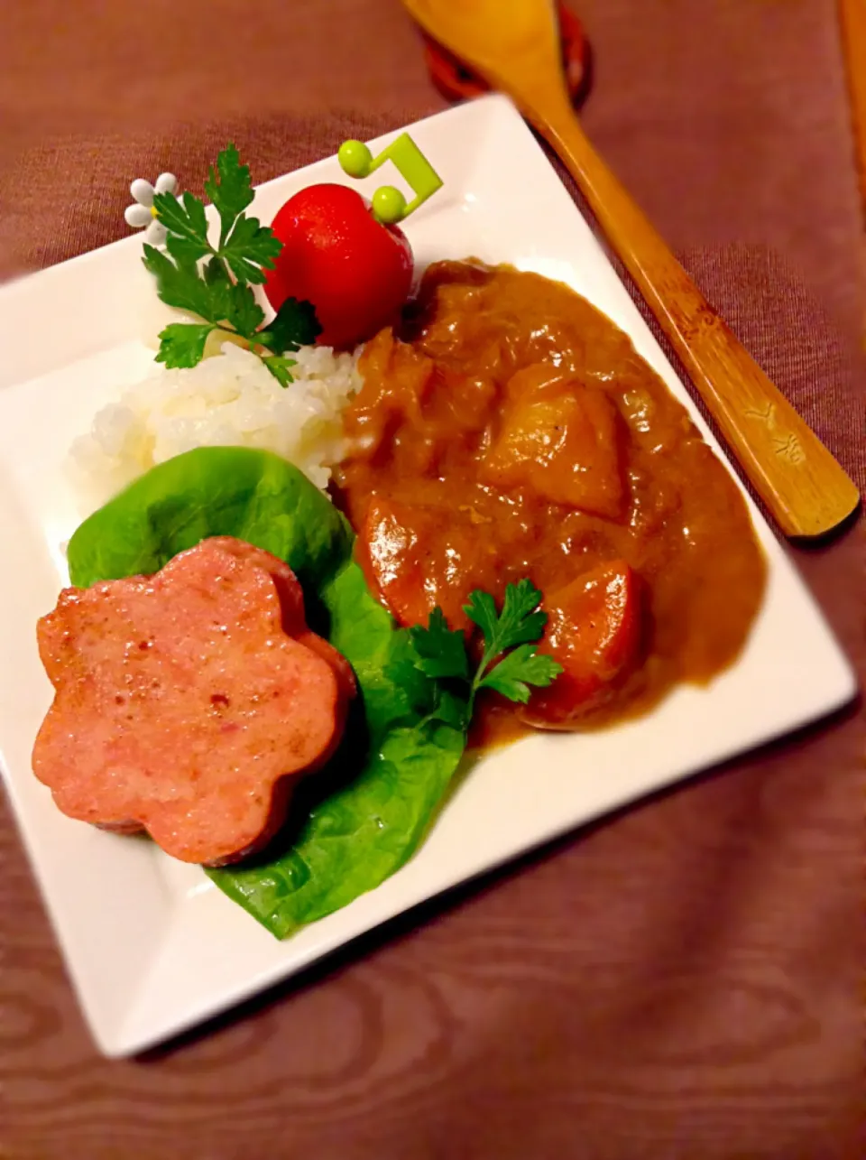 Snapdishの料理写真:花ソーセージカレー|kazoominさん