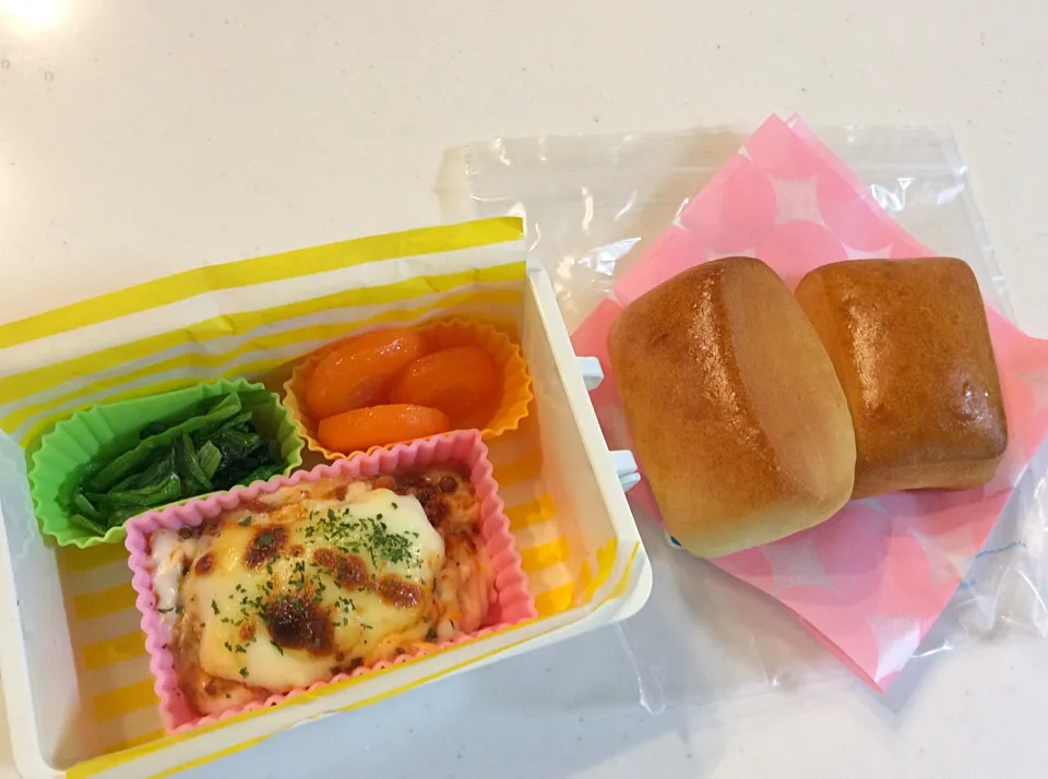 Yasukoさんの＊HMでコストコ風ディナーロールで息子のお弁当|サチさん