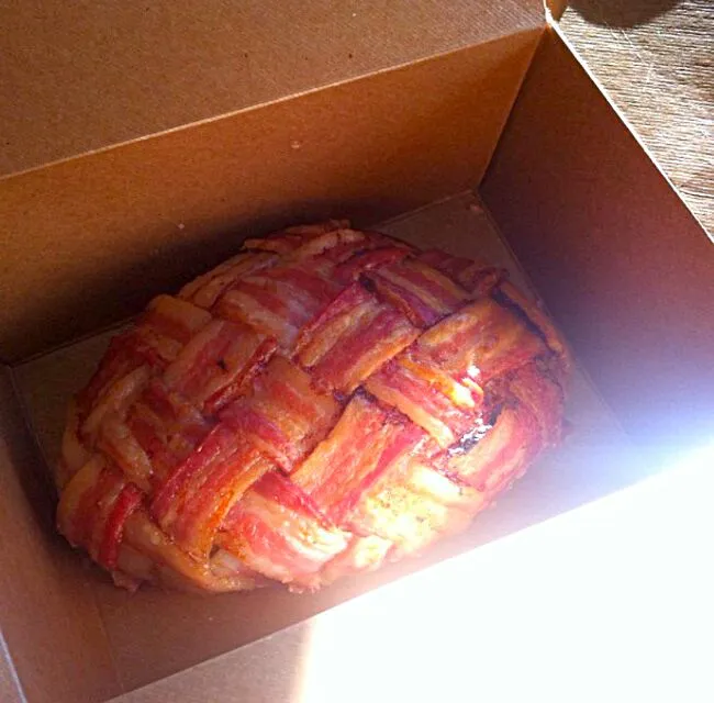 Snapdishの料理写真:Bacon Wrapped Meatloaf|Jenn Strangeさん