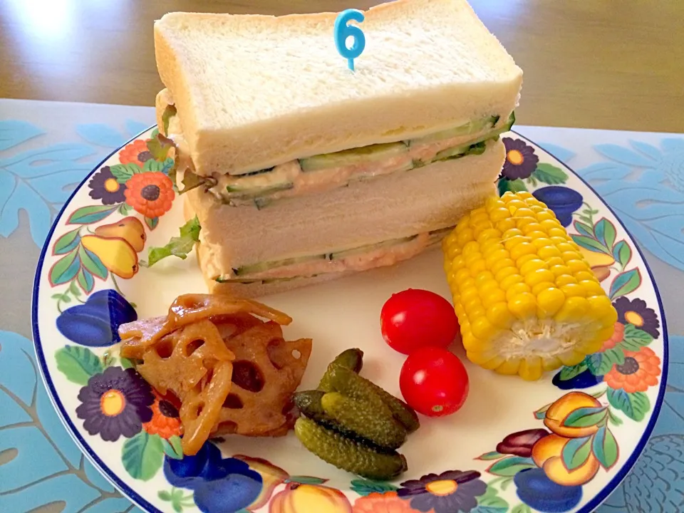 Snapdishの料理写真:ツナサンドプレートでブランチ🍞🍞|かずみさん