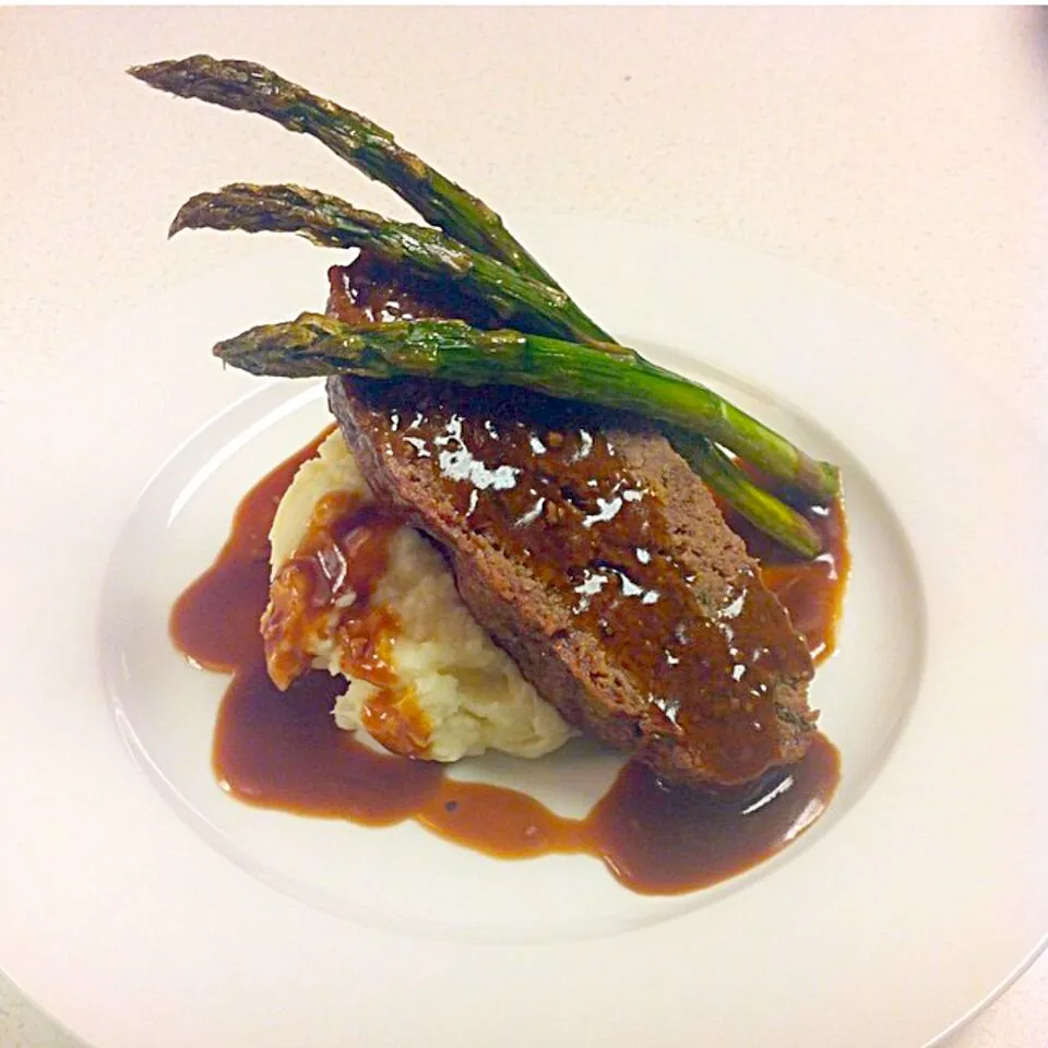 home style meatloaf, smashed potato, asparagus, Demi Glace|Jenn Strangeさん