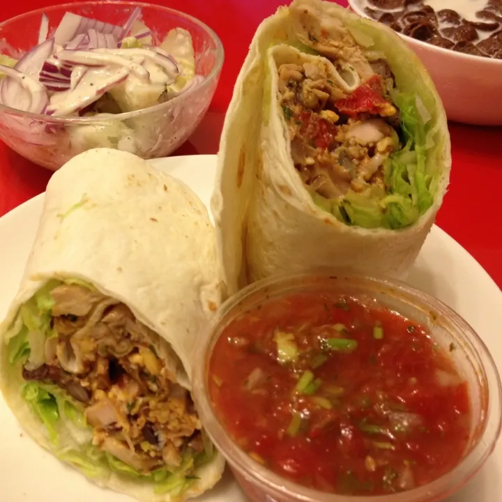 Chicken burrito with salsa sauce|Elaineさん