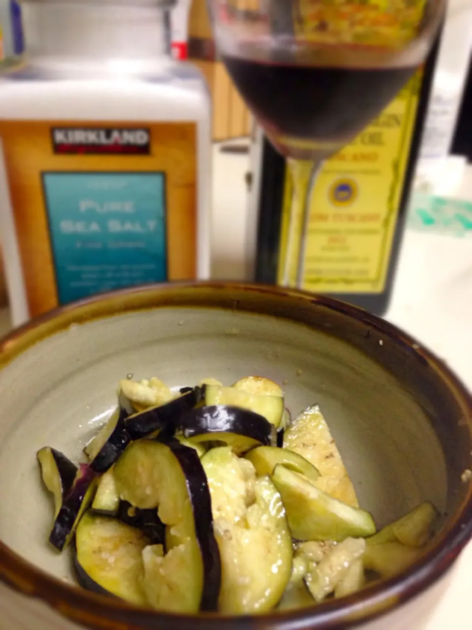 30秒で完成のおつまみ。ナスのたたき Olive oil and lemon -Marinated eggplant  30 seconds cooking!!|Yuriさん