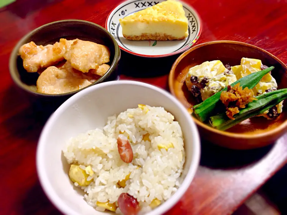 秋ご飯☆栗ご飯とふっくら鶏ソテーとお芋のサラダとチーズケーキ|あやさん