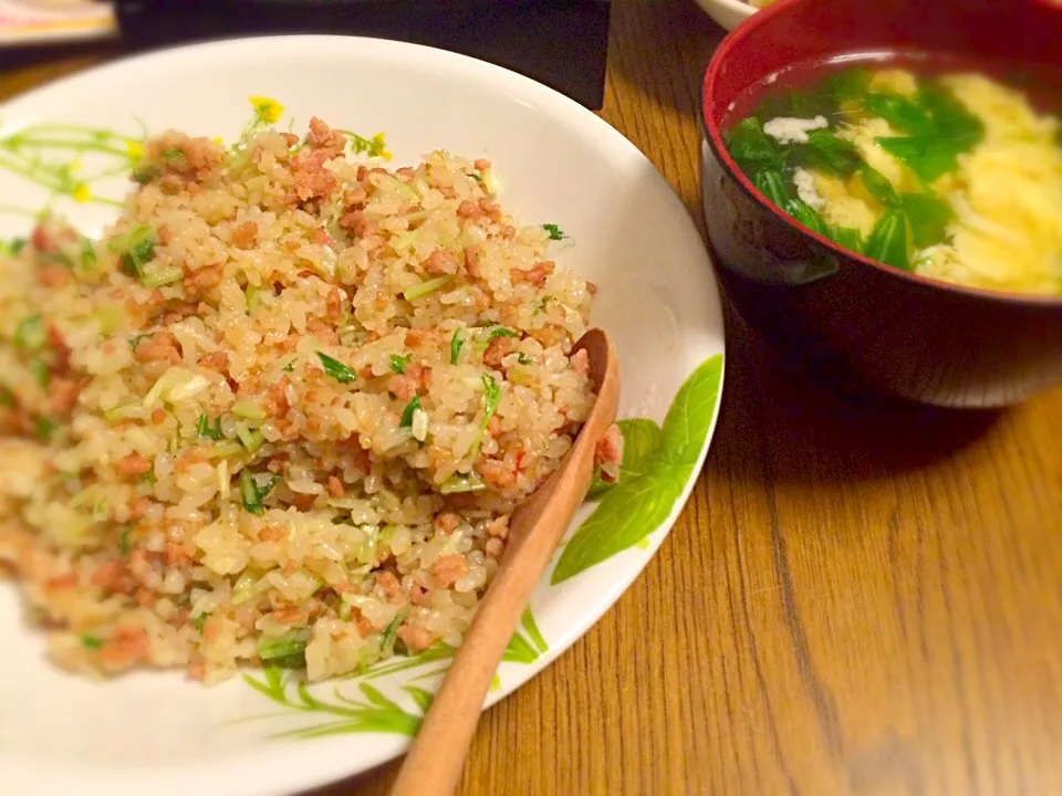 水菜と挽肉のチャーハンに卵スープ♫|藤原 宝娟さん