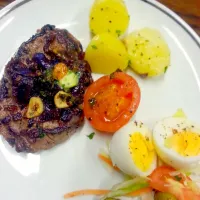 steak with carmalized onions, rosted tomatoes, parsley and butter potatoes and a side salad with boiled egg