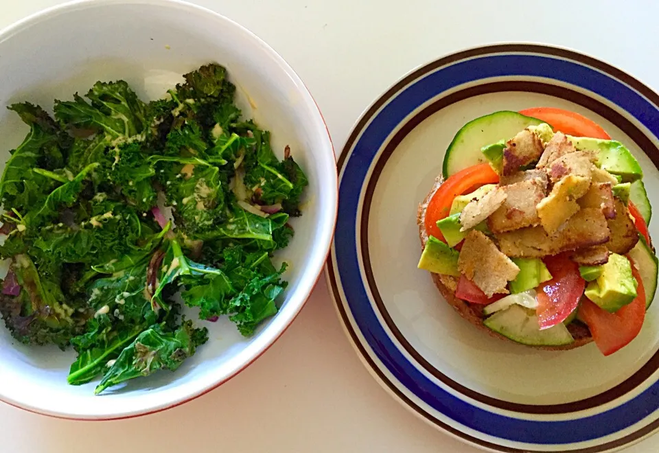 Kale salad with citrus tahini dressing and whole wheat onion bagel with avocado, cucumber, tomato and turkey|victoria valerioさん