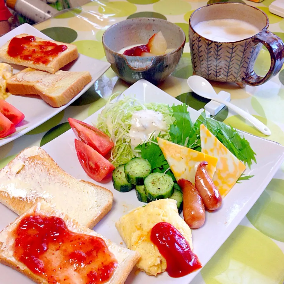 Snapdishの料理写真:おはよー( ´ ▽ ` )ﾉ朝ごぁん出来てるよ♥|うさ爺さん