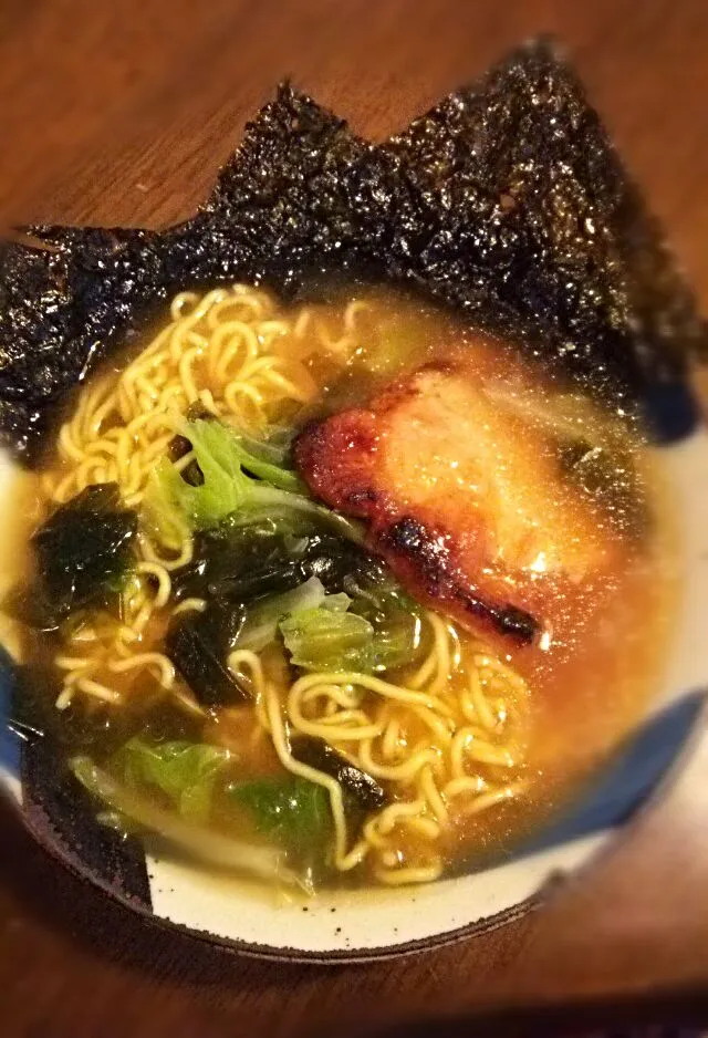 Snapdishの料理写真:おうちでお一人様インスタント味噌ラーメン♪|Yukariさん