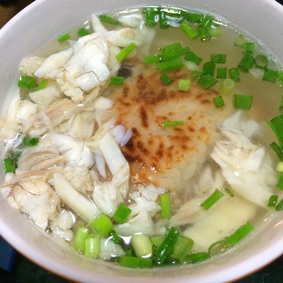 あまった鯛めしを焼きおにぎり＋あまった鯛のあら汁でお茶漬け|Snack PIYOさん