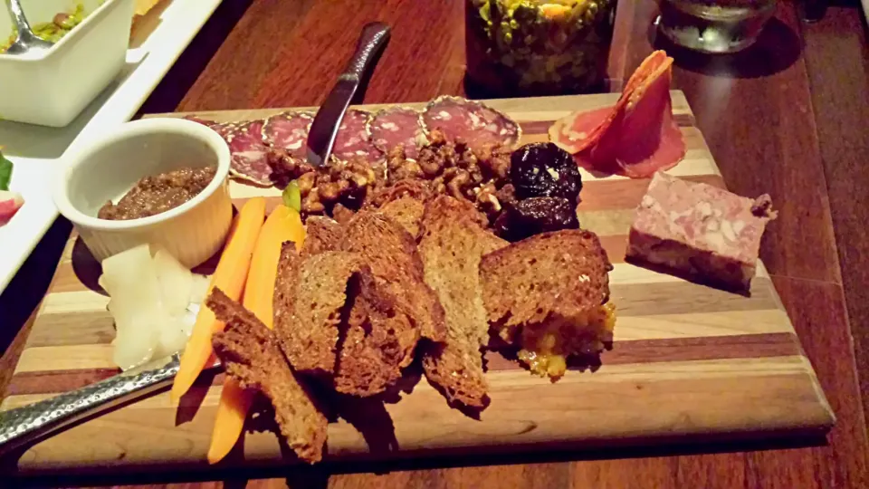 Butcher Board - Bacon jam, Elk Salumi, pork belly, pig and Fig|Y-vo Martinezさん