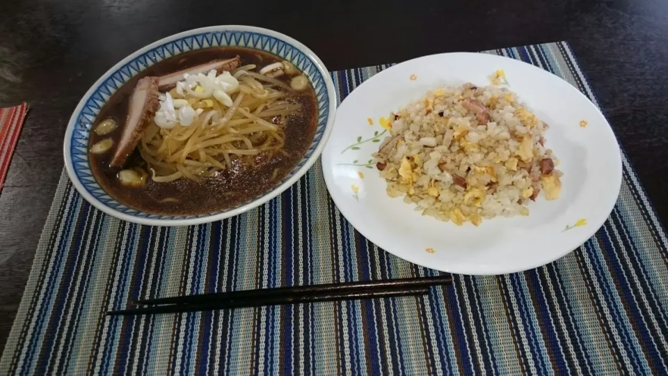 スーパーで買った純蓮の正油ラーメンと半チャーハン！|SATOSHI OOCHIさん