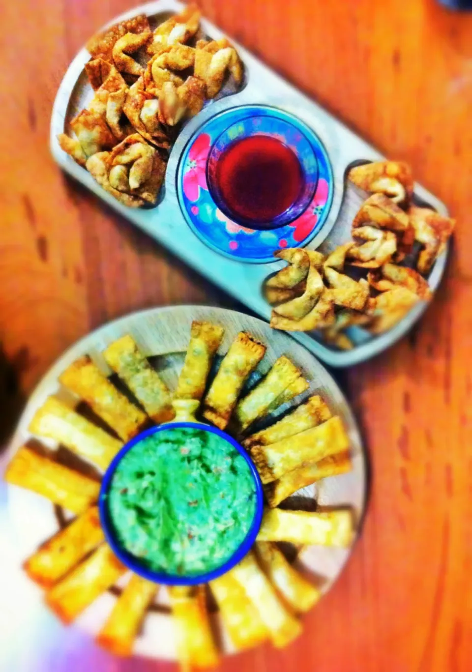 Chicken wantan with tamarindo sauce & tequeño cheese with guacamole|Ariel Ormeñoさん