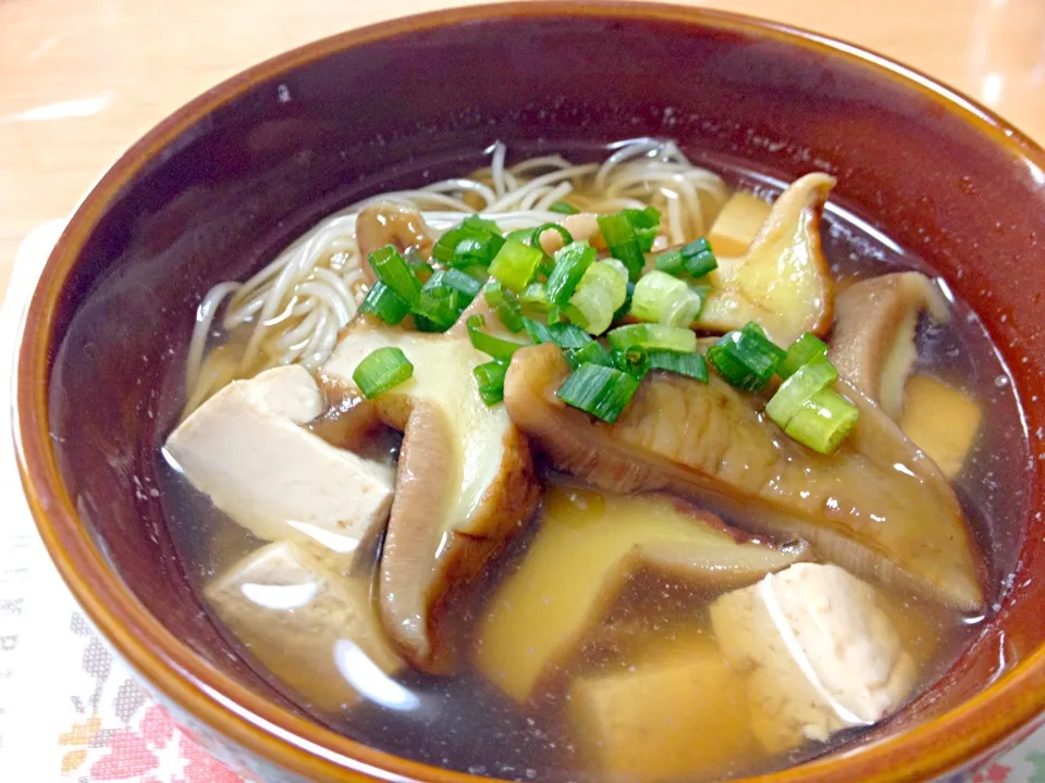 北海道に転勤してきてよかったー🍁秋の味覚🍁落葉きのこと豆腐あったか煮麺美味すぎー😍😍😍|ちーねーさん