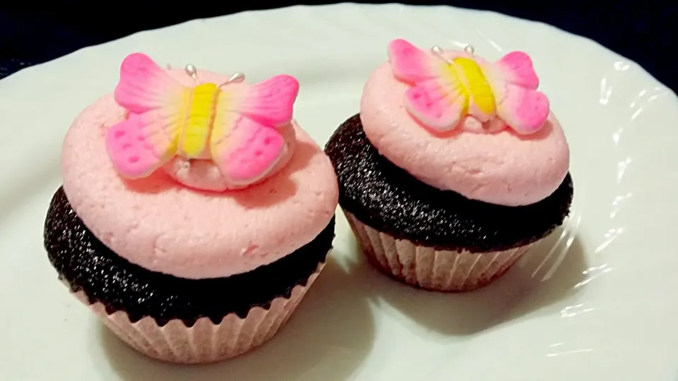 chocolate cupcake with creamcheese frosting! happy tummy!|marjorieさん