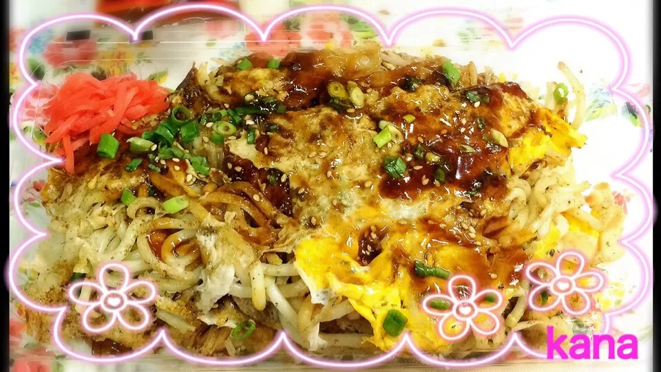 Snapdishの料理写真:今夜の夕食！ 近所のお好み屋さんの「肉玉うどんイカ天入り」 （2014.09.27,19:00)|かなさん