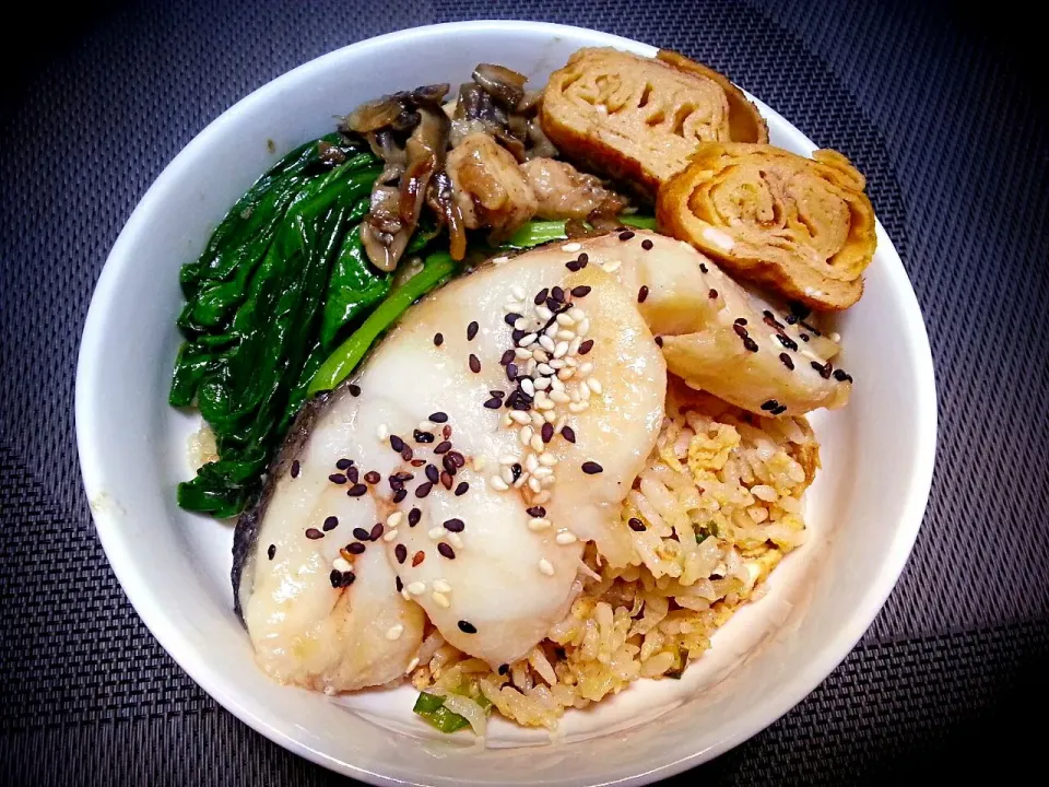 miso tara with chicken garlic fried rice and stir fried pak coy with mushroom|cherie pieさん