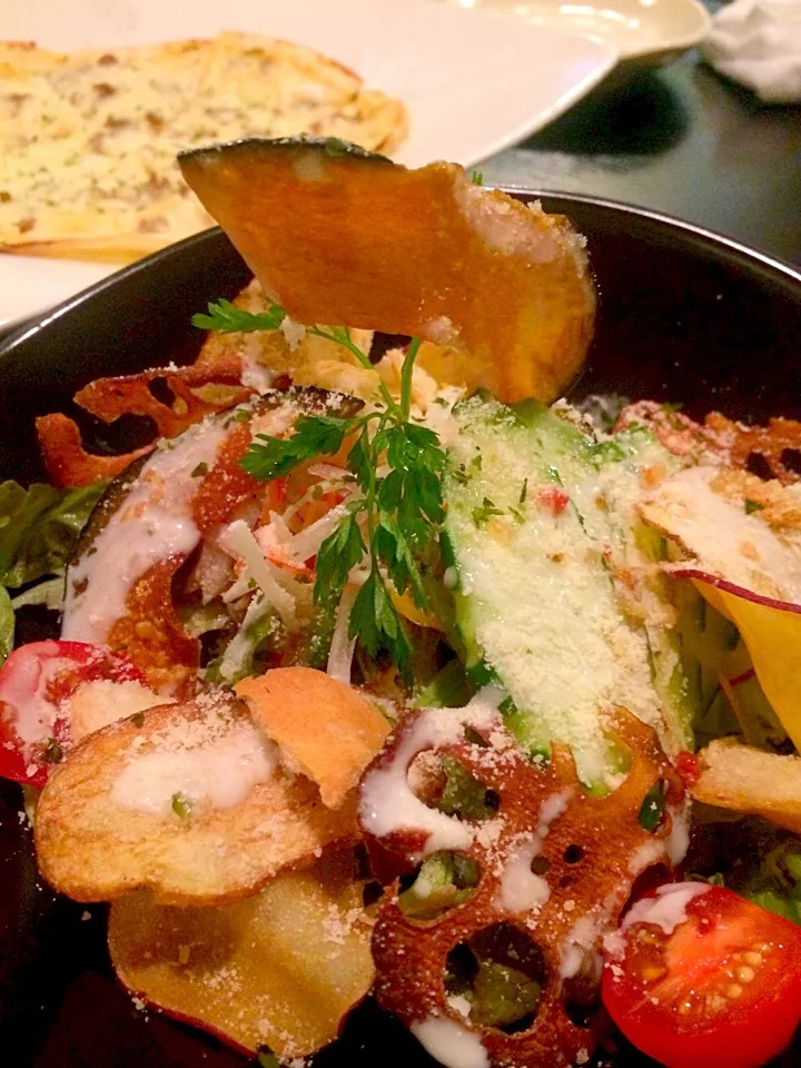 根菜チップスのシーザーサラダ！|lounge-kさん