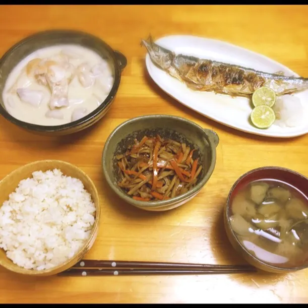 ・玄米
・茄子とミョウガの味噌汁
・根菜のきんぴら
・秋刀魚
・鶏肉と山芋のクリームシチュー|なすさん