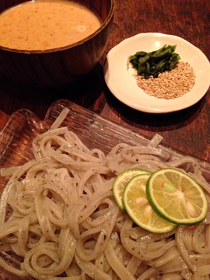 豆乳胡麻だれ すだちうどん|どかべんべんさん