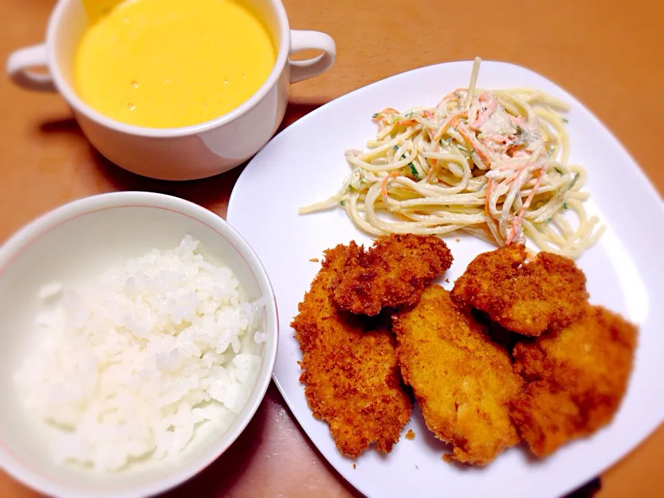 Snapdishの料理写真:9/25チキンカツ定食|きよちゃんさん