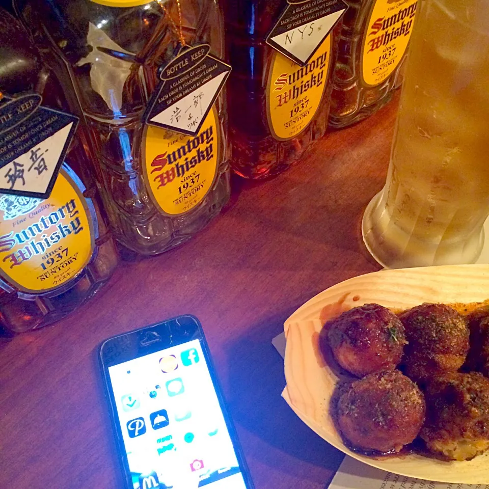 Snapdishの料理写真:たこ焼、ジンジャエール、iPhone5|maixx ใหม่さん