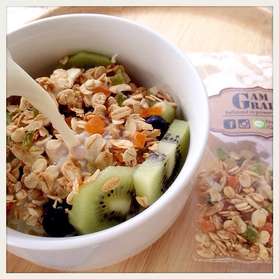 Soy-milk w/ Granola & Fruits|Gift Laohakanchanasiriさん