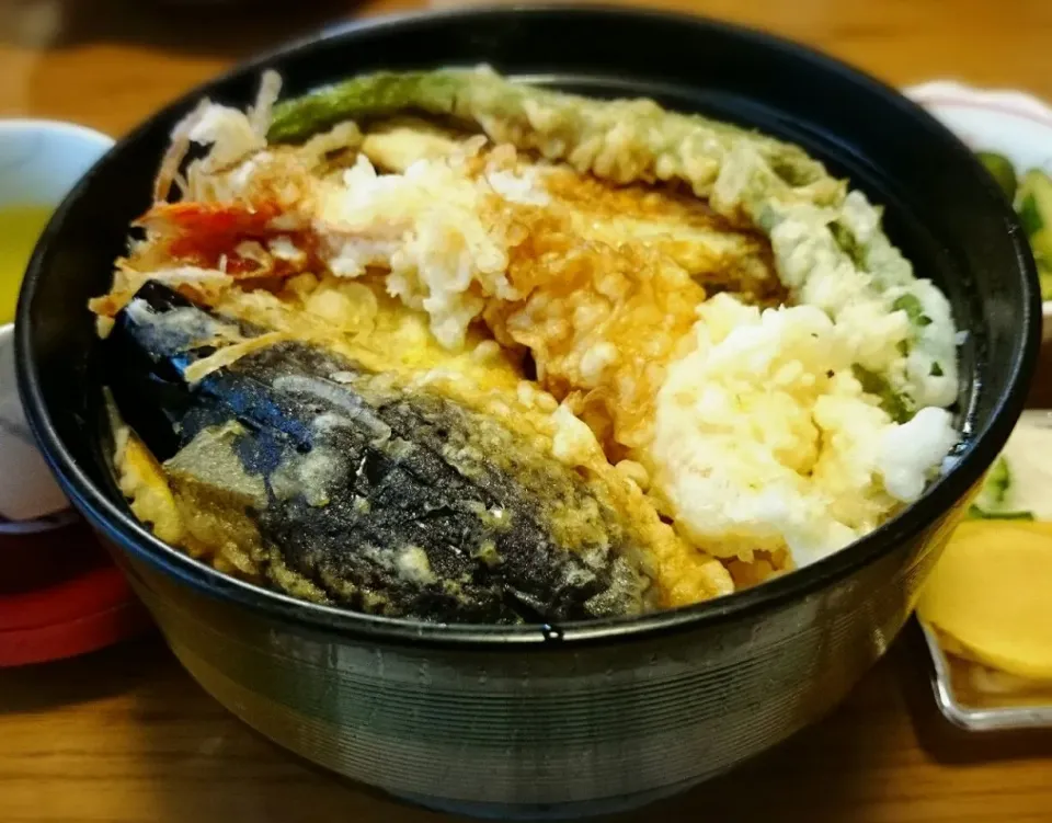 ちらし天丼をゴチになった(^_^;) バカ旨だった(￣ー￣)|ジイジさん