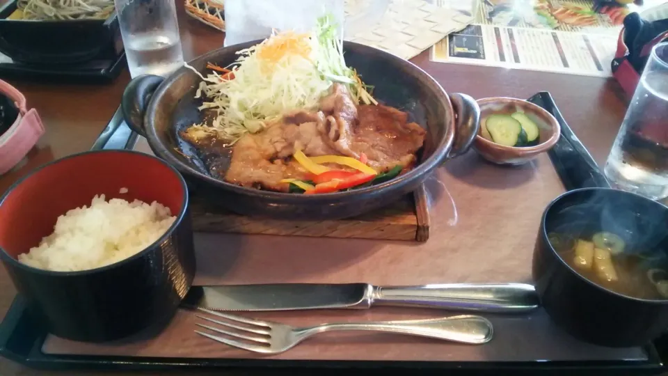 石鍋しょうが焼き定食|さのすけさん