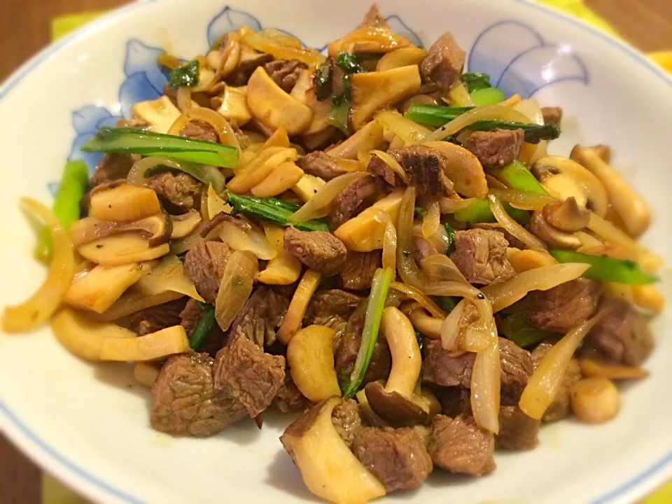 Snapdishの料理写真:Chopped rump steak w/assorted mushrooms|Junya Tanakaさん