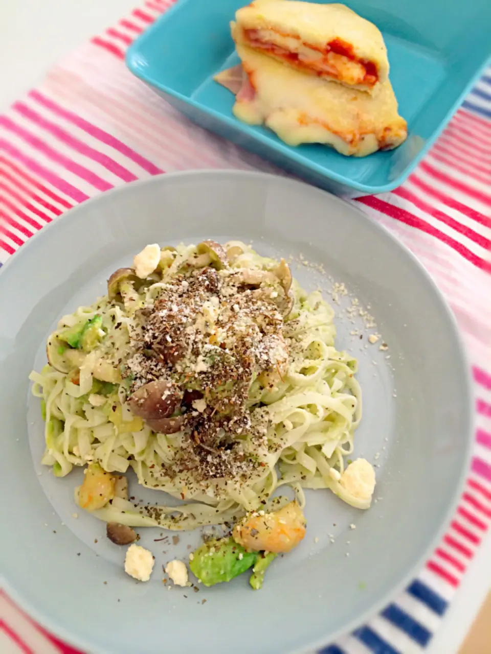 Snapdishの料理写真:糖質0g麺のアボカドパスタとおからのカルツォーネ|RISAさん