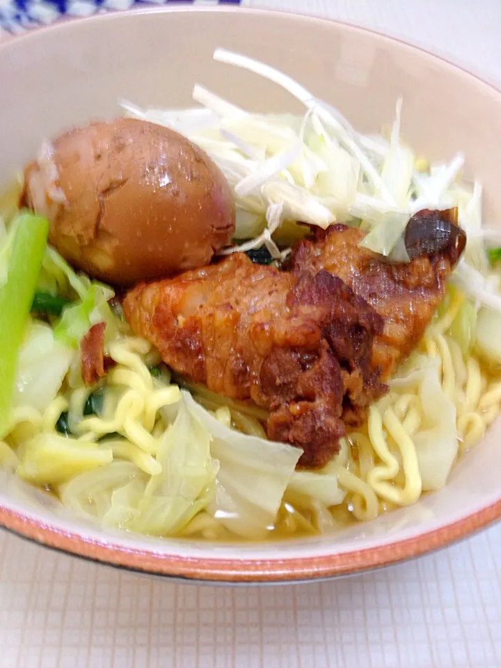 マルちゃん製麺醤油ラーメンに自家製角煮と煮玉子のせ|ふかちんさん