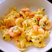 Fried shrimp with scrambled egg💛|Mittyさん