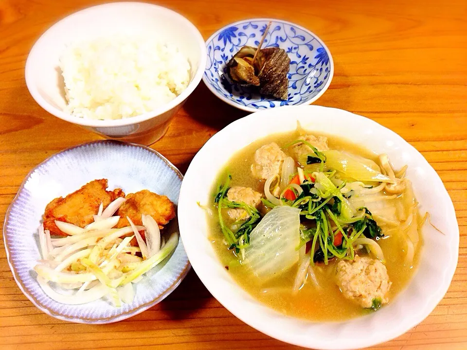 豚骨醤油鍋つゆを遣って鍋、サザエ、唐揚げ。|pepiさん