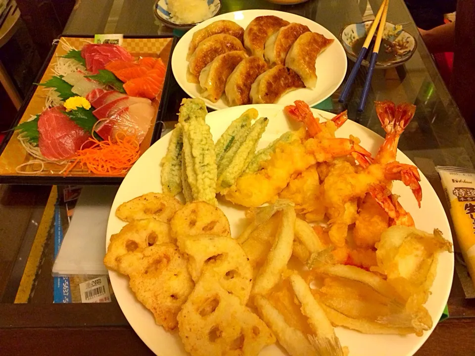 Tempura, Gyoza, Sushi|Kath Kanekoさん