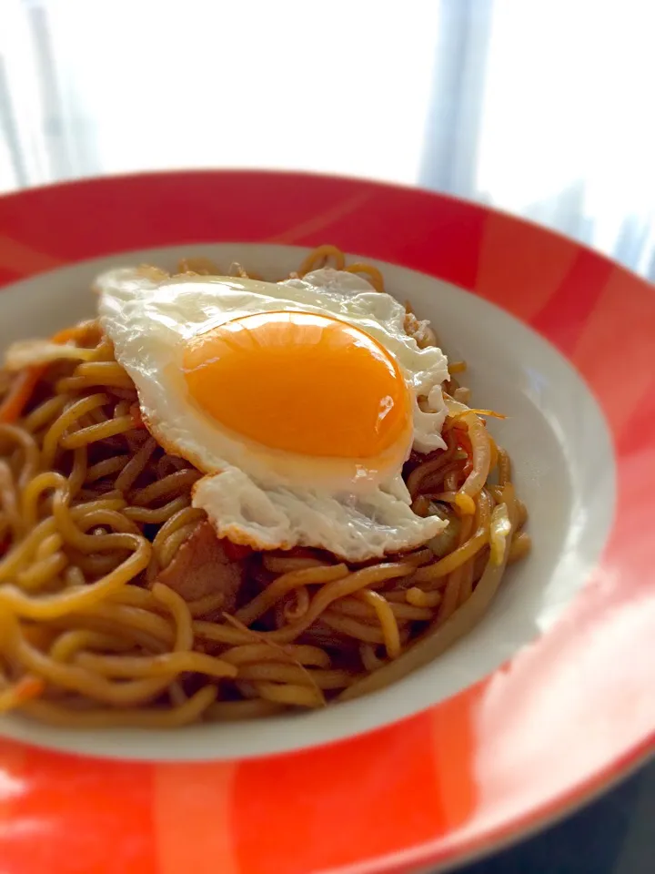 9月28日 チビのリクエスト❗️卵のせソース焼きそば🌸|はやちんさん