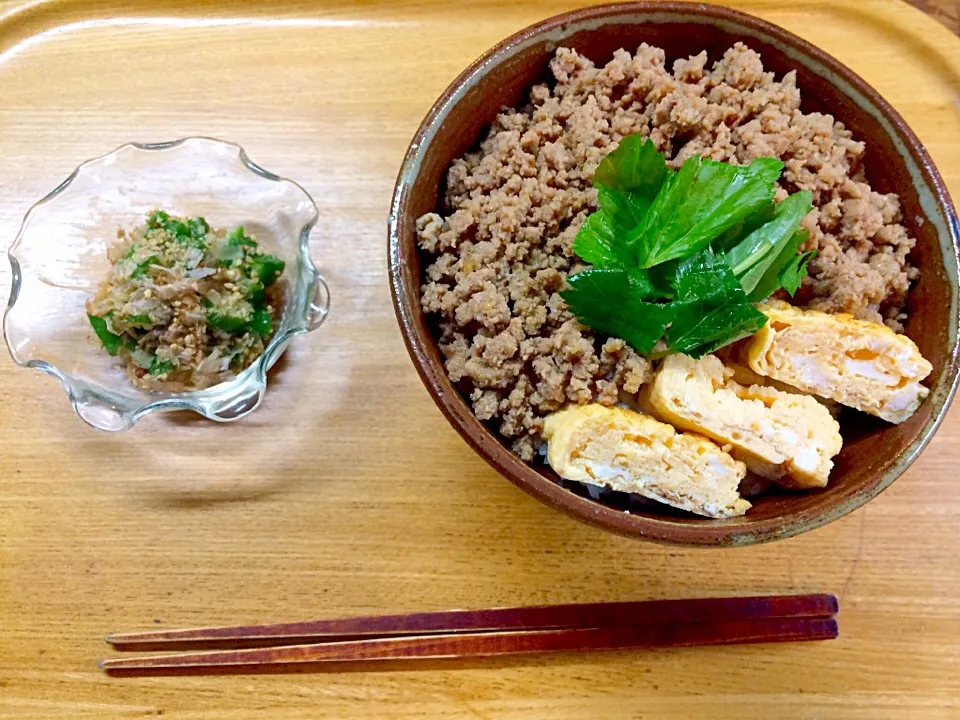 鶏そぼろ丼、オクラのお浸し|yuyusuzuさん