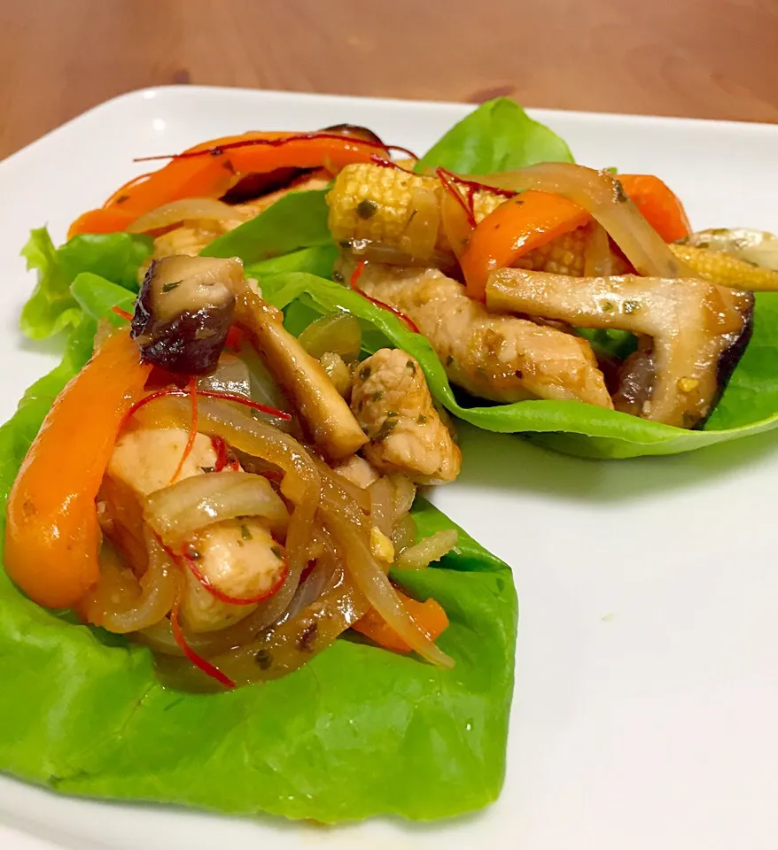 Thai basil chicken and vegetable warm salad wrap|Kumigarさん