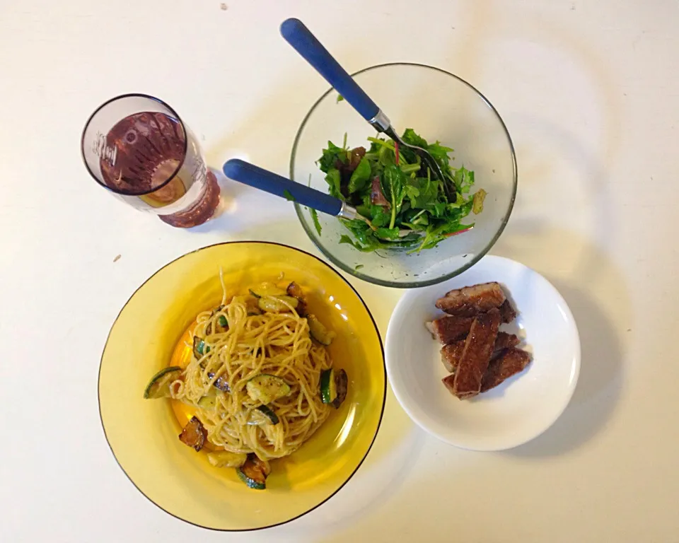 Zucchini & cheese sauce pasta, salad with freshly squeezed lemon dressing, kuroge beef steak|olololoさん