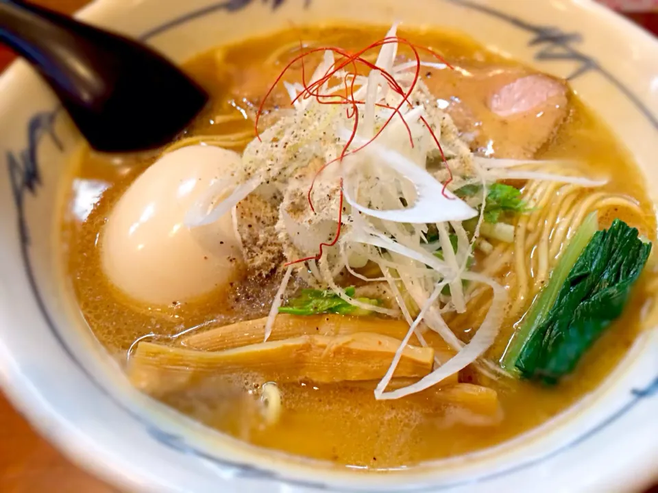 そうげんラーメンの 味玉アゴ出汁ラーメン 麺は黒龍|kimiakiさん