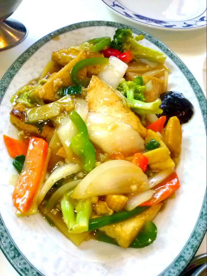 Tofu n veggie in zechuan sauce|Regina Lavetさん