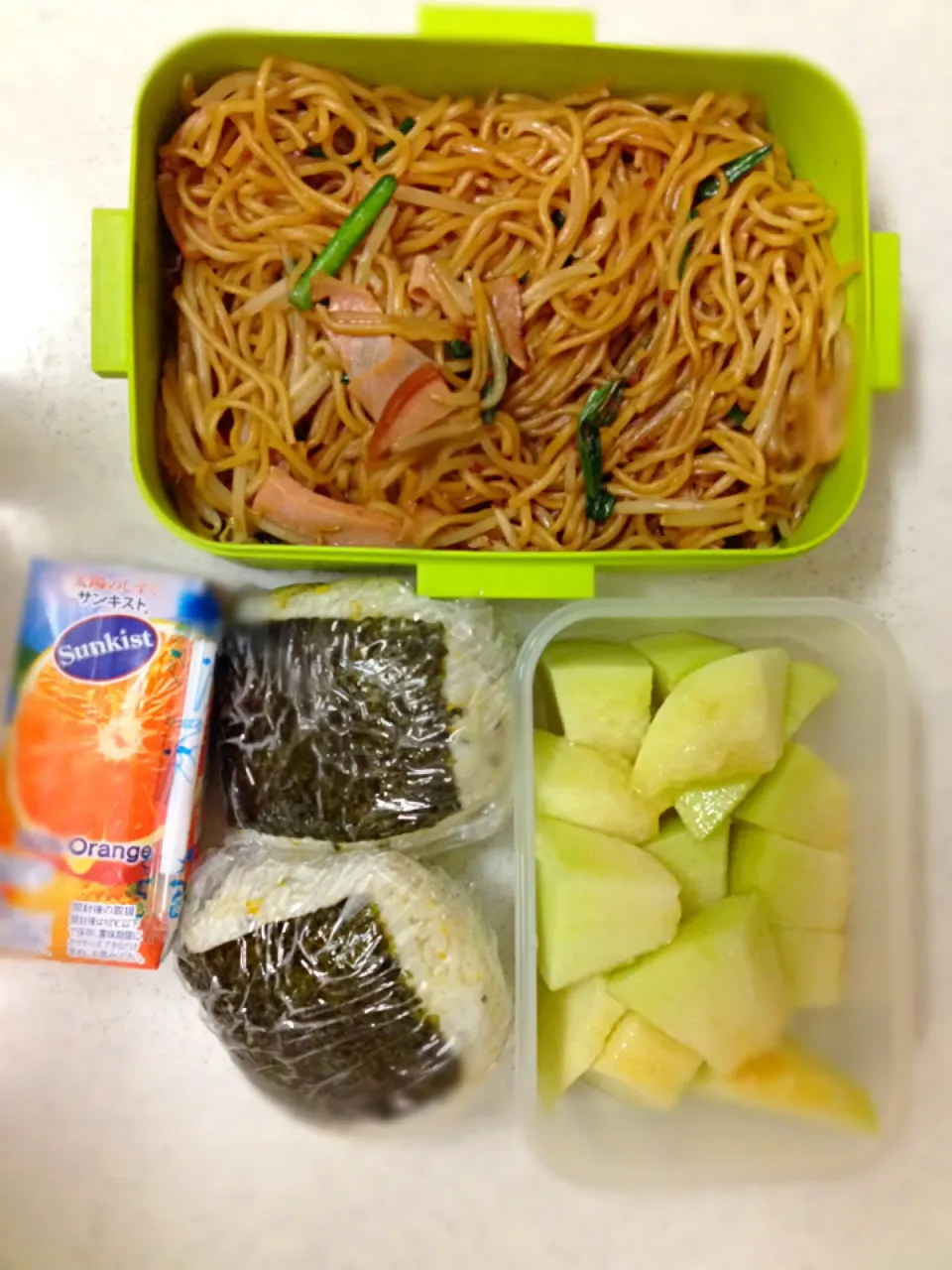 バター醤油風味焼きそば、🍙、🍈🎵|きよさん