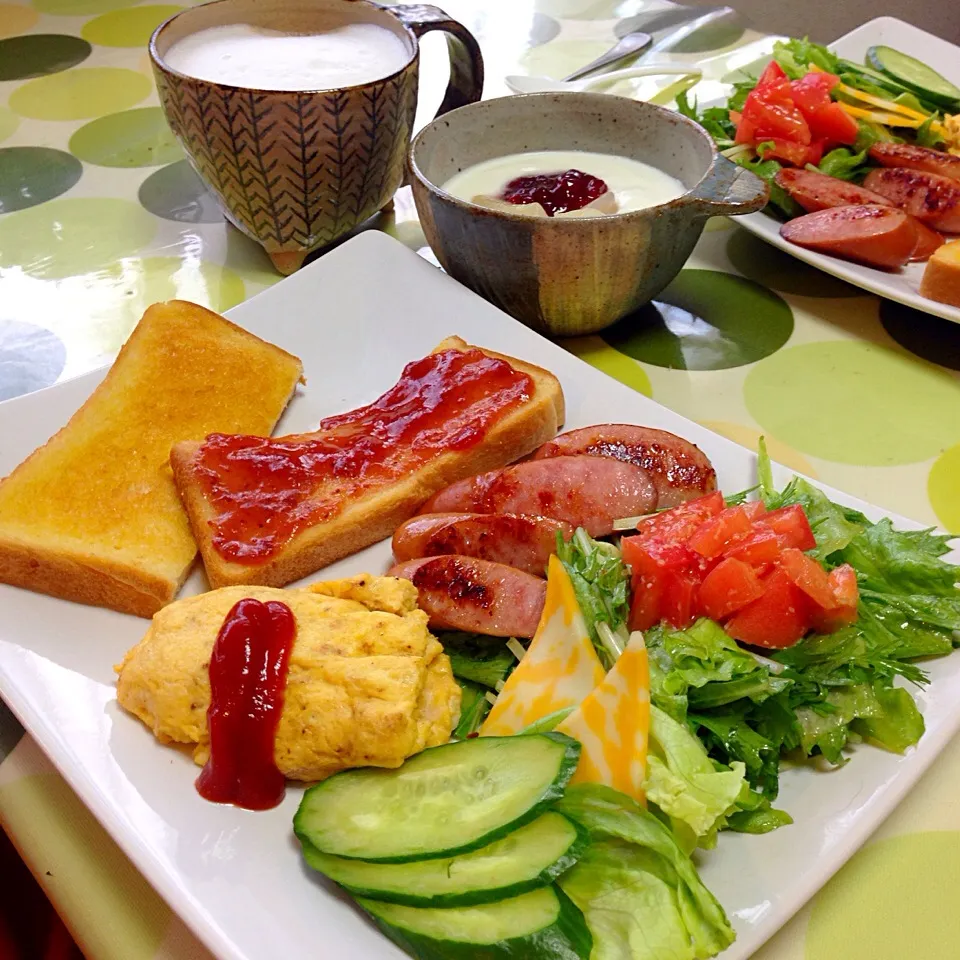 いつもよりちょっとだけ早い朝飯。メニューはポイント欄でっ'+.(・∀・)゜+.゜|うさ爺さん