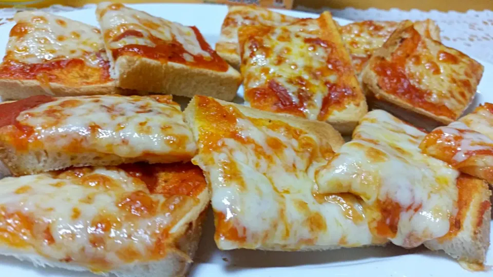 Cheesy Pizza bread|C_Lynneさん