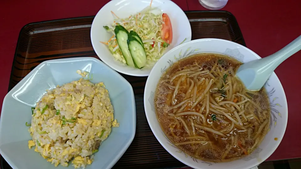 サービスランチ チャーハン＆サラダ＆野菜ラーメン|まぐろさん