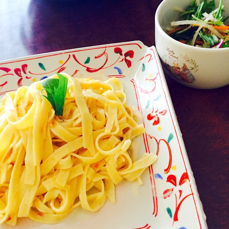 今日の昼ご飯♤平打ち麺のカルボナーラとサラダ|N.A.O.M.I.xxivさん