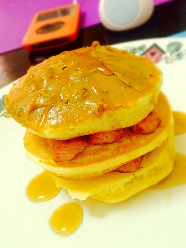 Hotcake sandwich with cookie butter and syrup on top|Drea Dizonさん