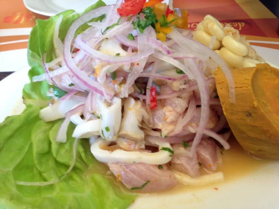 Ceviche Mixto de Pescado y Mariscos|Justo Romeroさん