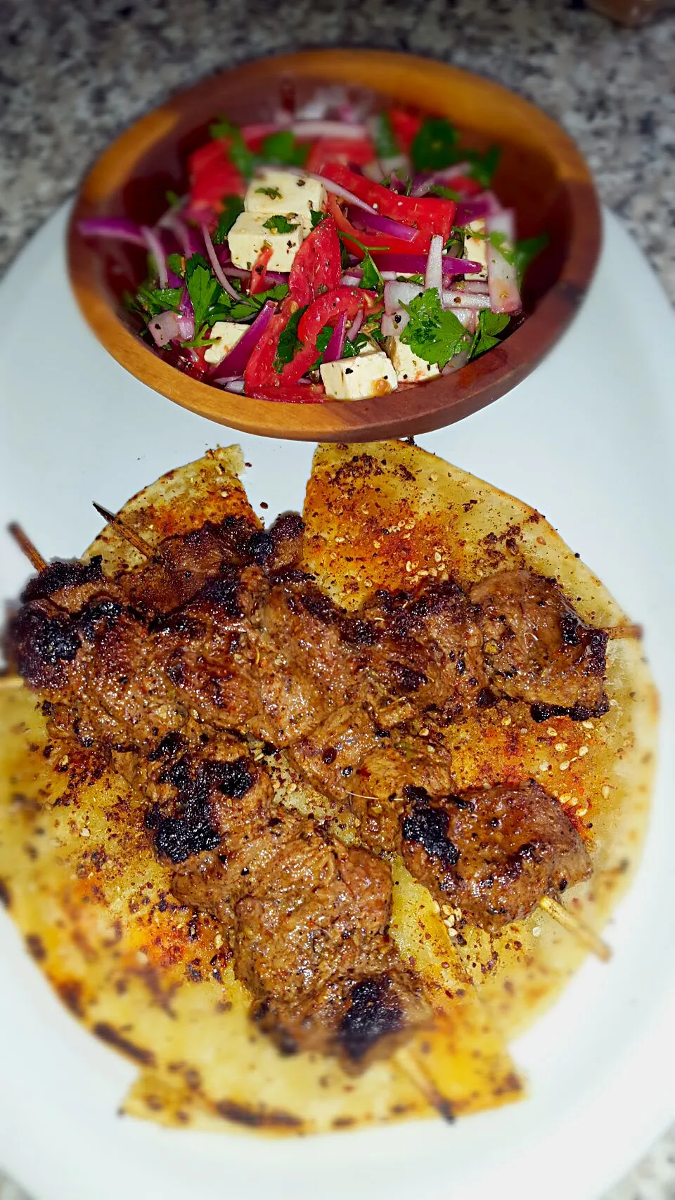 lamb kebabs with Greek pita bread n salad|roomy ubhiさん