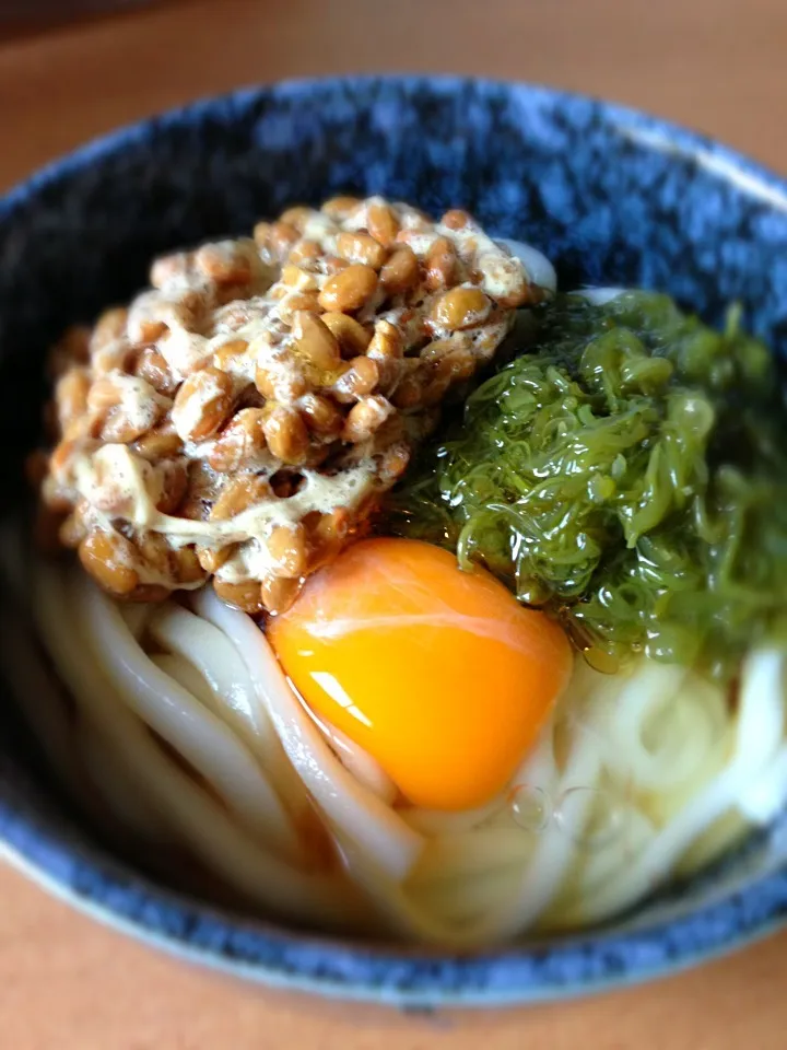 納豆メカブ釜玉うどん|カザラさん